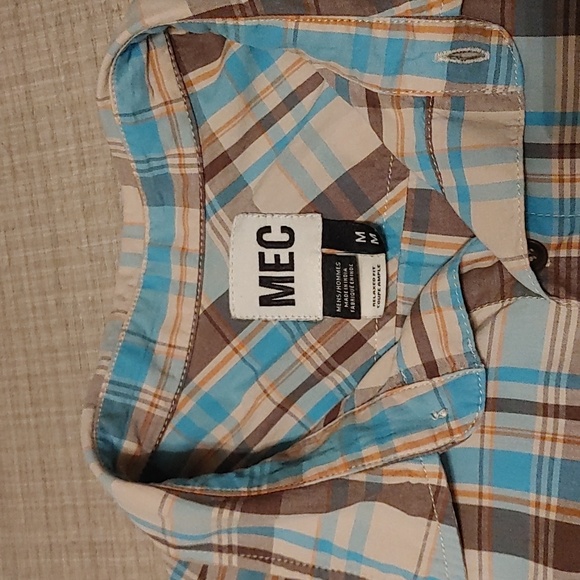 Men's US M MEC Cotton Blue, Tan and Brown Checkered Hiking Shirt in Relaxed Fit - Picture 2 of 8